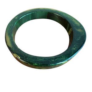 Bakelite green marbled asymmetrical bangle bracelet. Vintage.